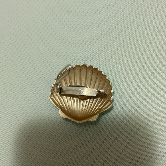 Vintage Shell Barettes - Picture 7 of 11